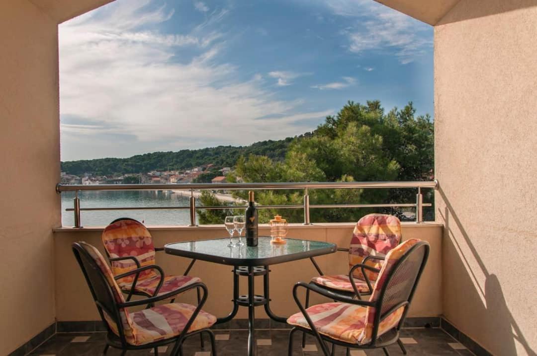 Apartmenthaus Kosirina-Tisno Dış mekan fotoğraf